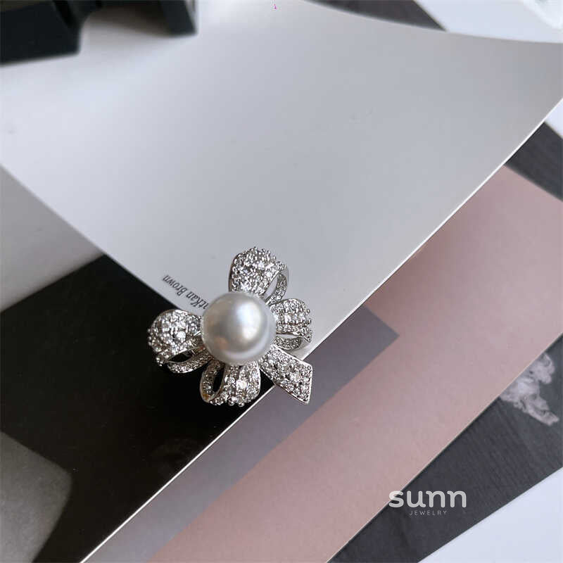 Habiba Zircon Bow Pearl Ring [B7UMXFYG]
