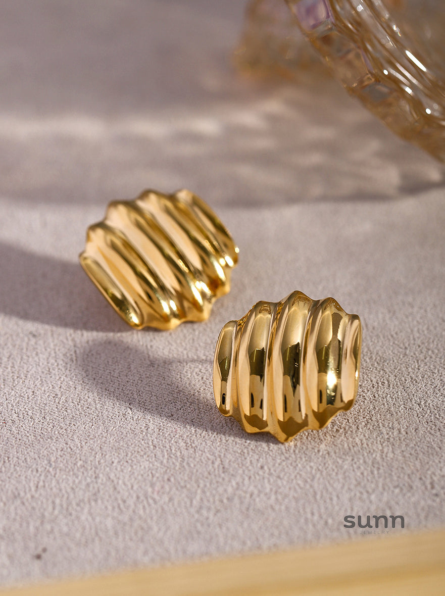Hadasa Gold Pleated Hoops [VOS873IE]