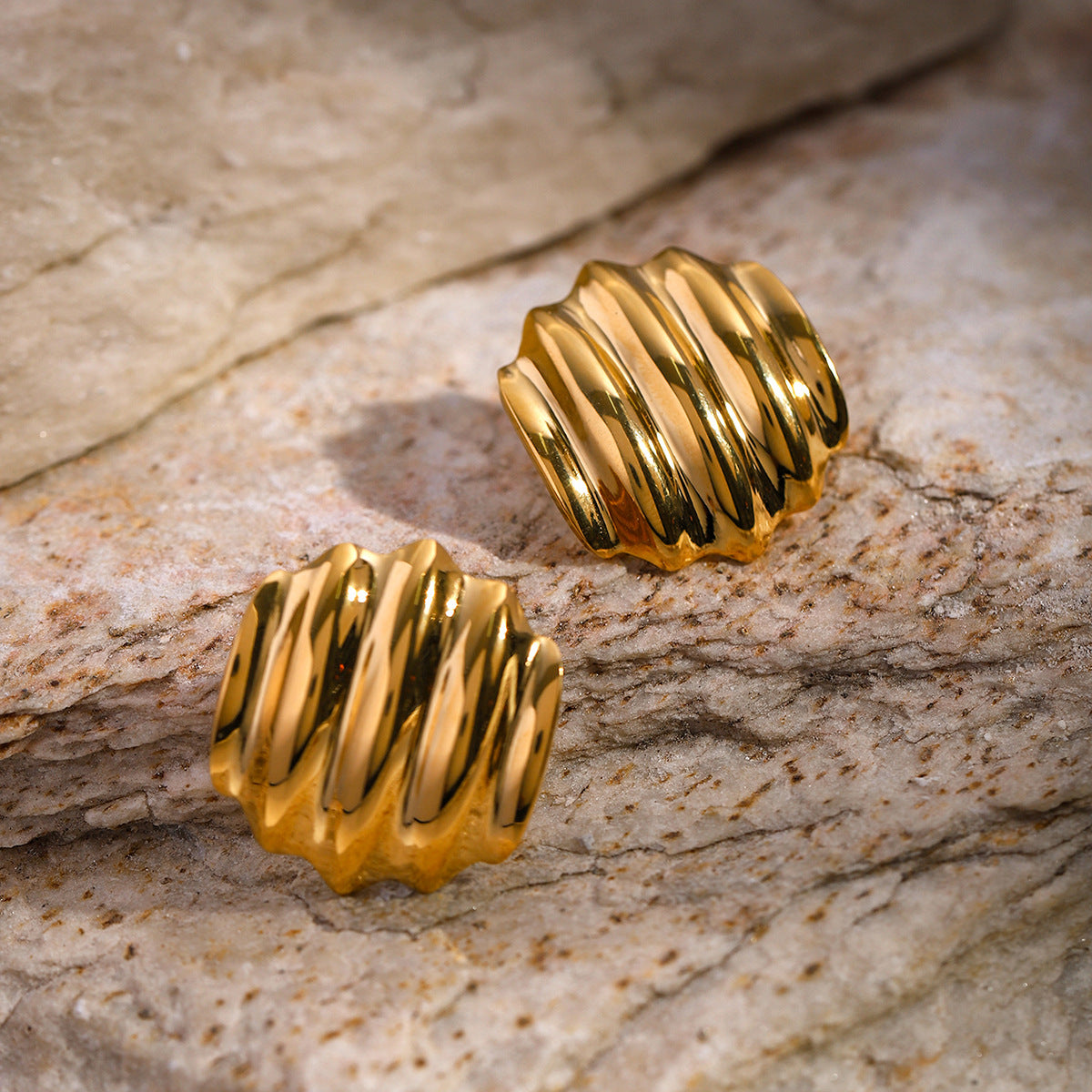 Hadasa Gold Pleated Hoops [DK3BUQ8G]
