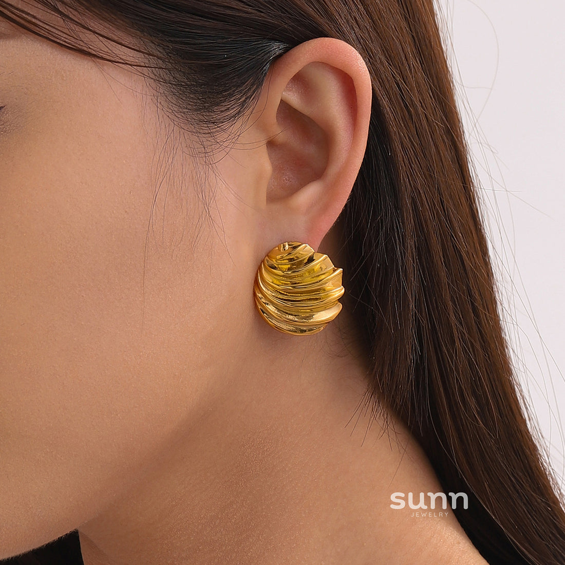 Hadasa Gold Pleated Hoops [DK3BUQ8G]
