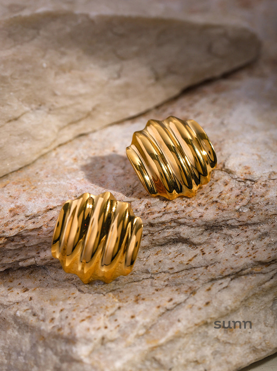 Hadasa Gold Pleated Hoops [QFGU7XGW]