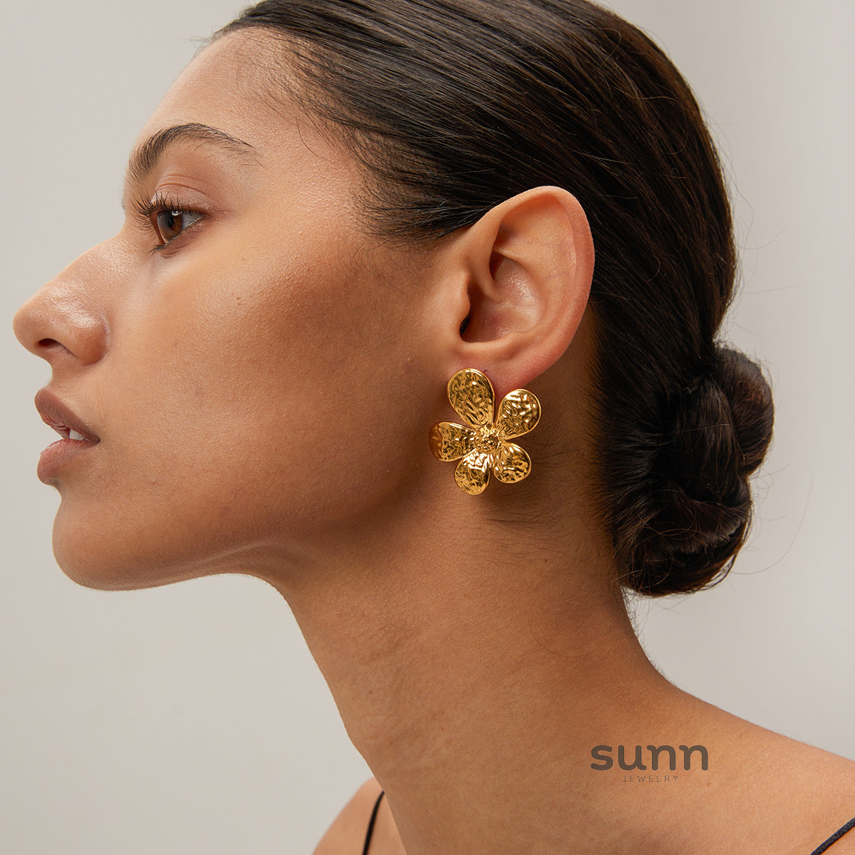 Hailey Gold Sunflower Earrings [2BDEA54J]