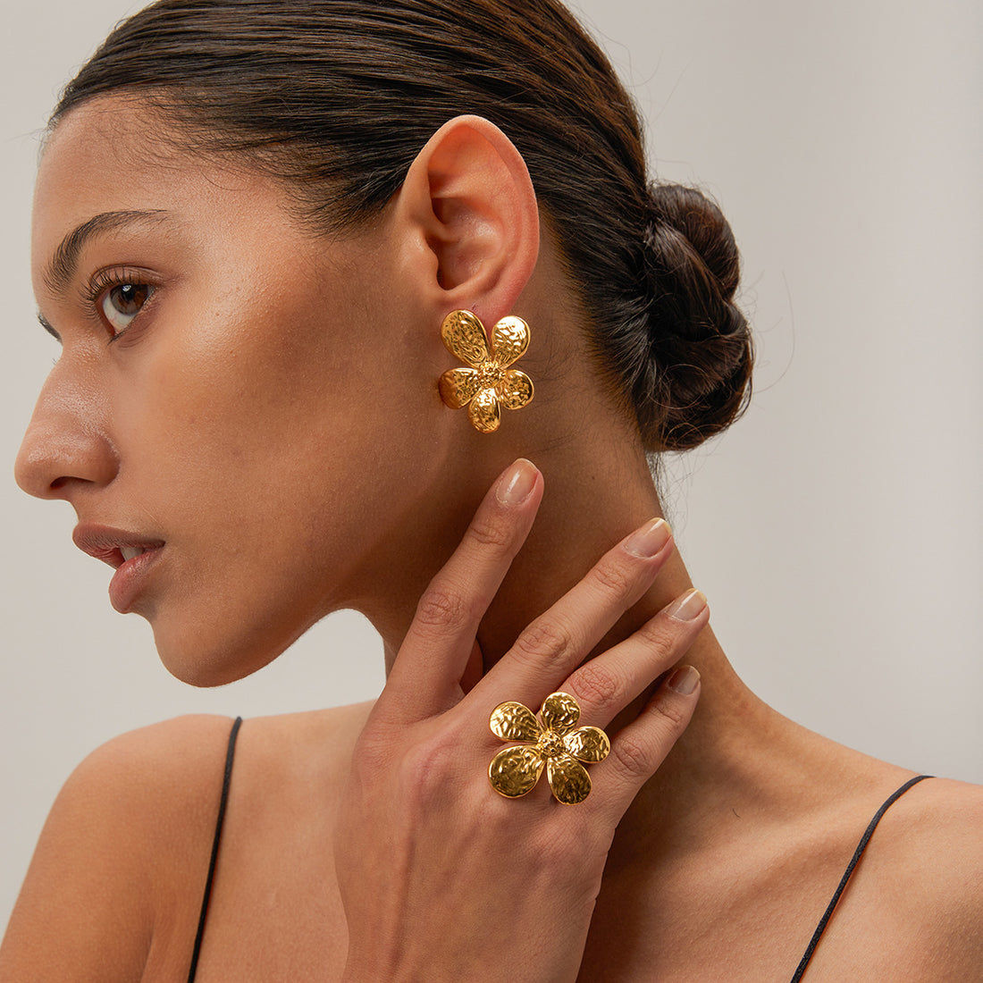 Hailey Gold Sunflower Earrings [HUTOZYTO]