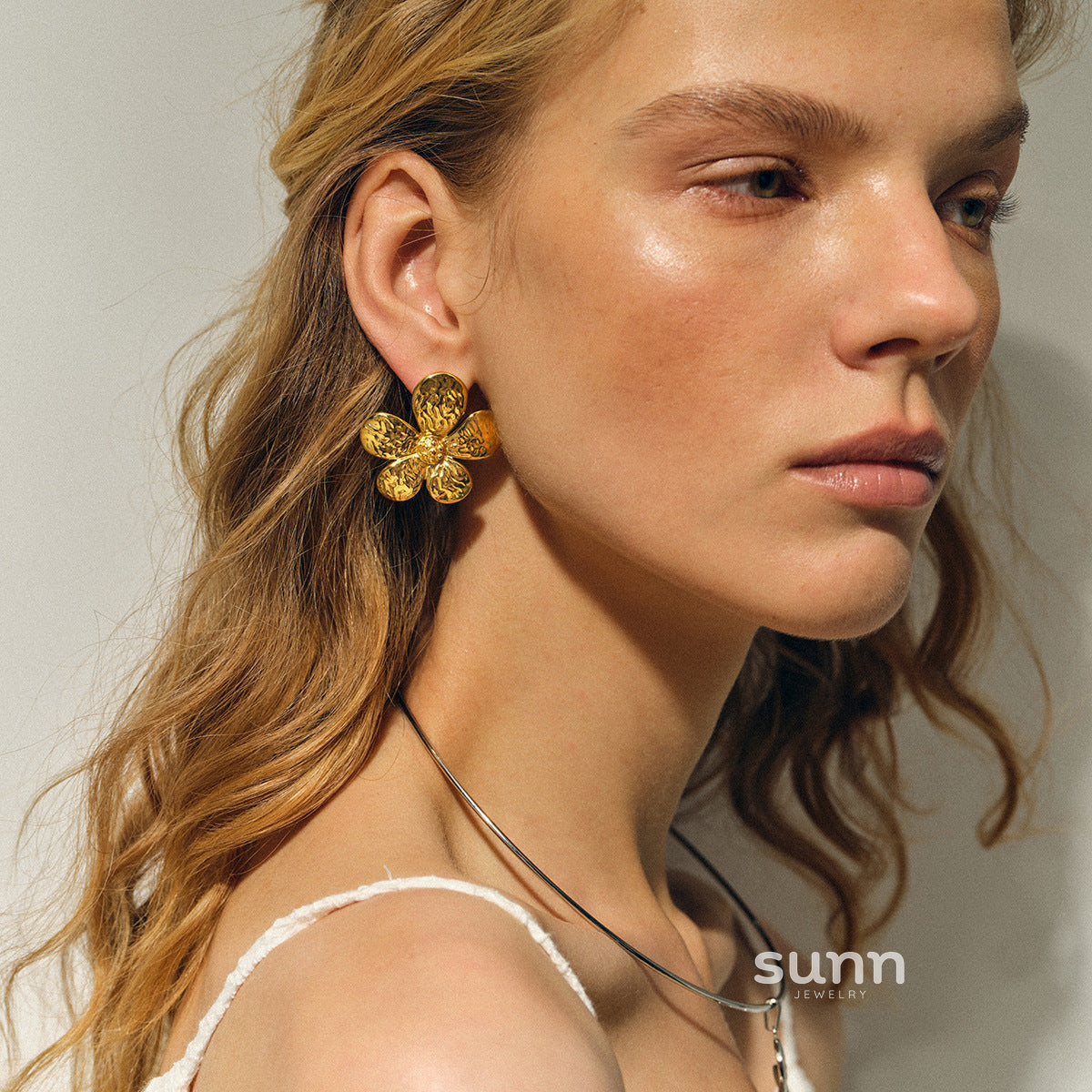 Hailey Gold Sunflower Earrings [3XWG6VVJ]