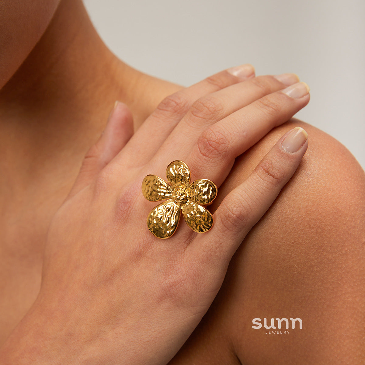 Hailey Gold Sunflower Earrings [QXQJ67EO]