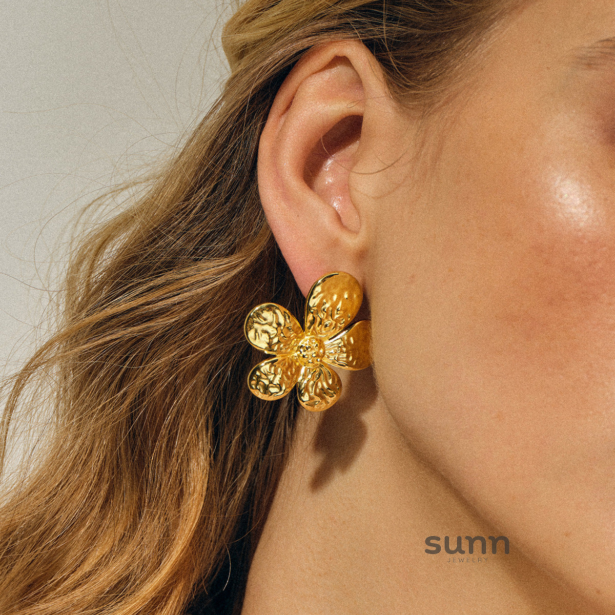 Hailey Gold Sunflower Earrings [H0JPHKV6]