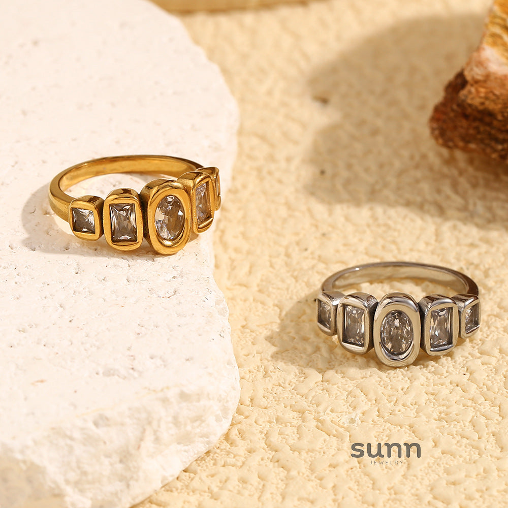 Hailie Sculptural Zircon Ring [VSI0COVY]