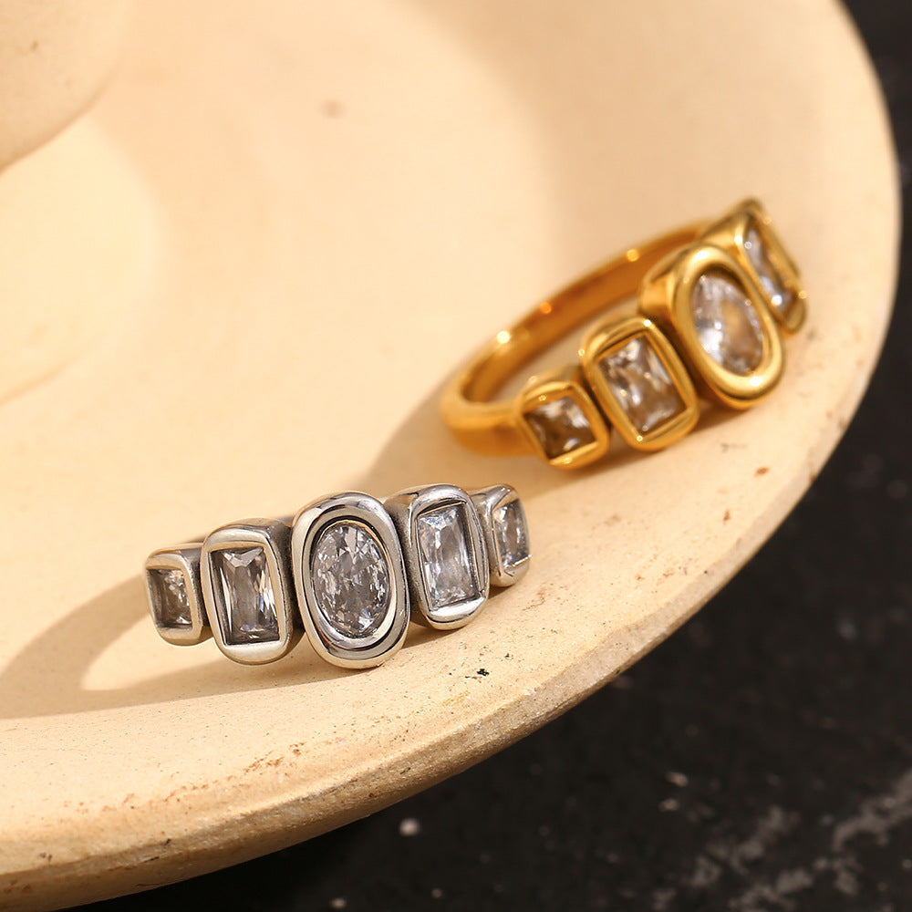 Hailie Sculptural Zircon Ring [GX4LXGEP]