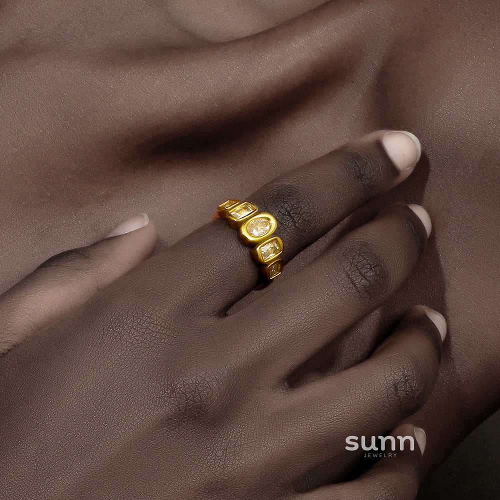 Hailie Sculptural Zircon Ring [Q8DU4VES]