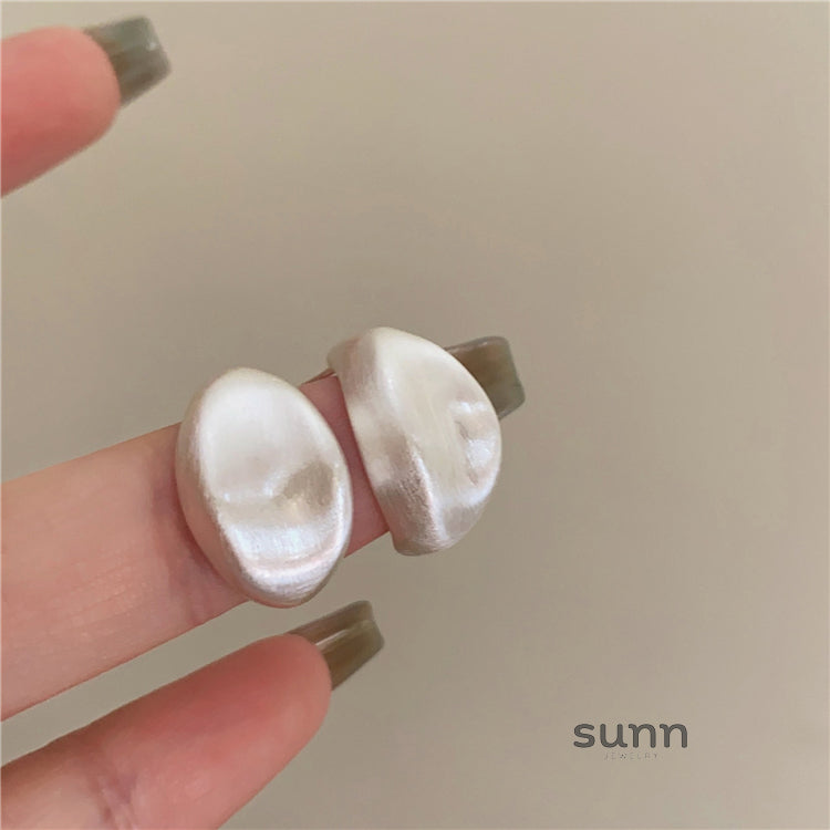 Haily Brushed Geometric Earrings [EFR7RX5E]