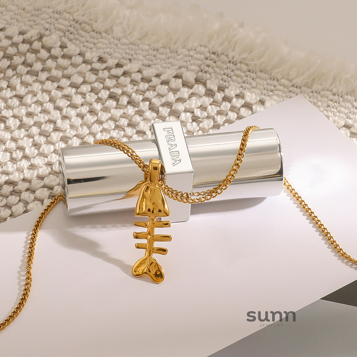 Haily Fishbone Pendant Necklace [I7LYGF3Z]