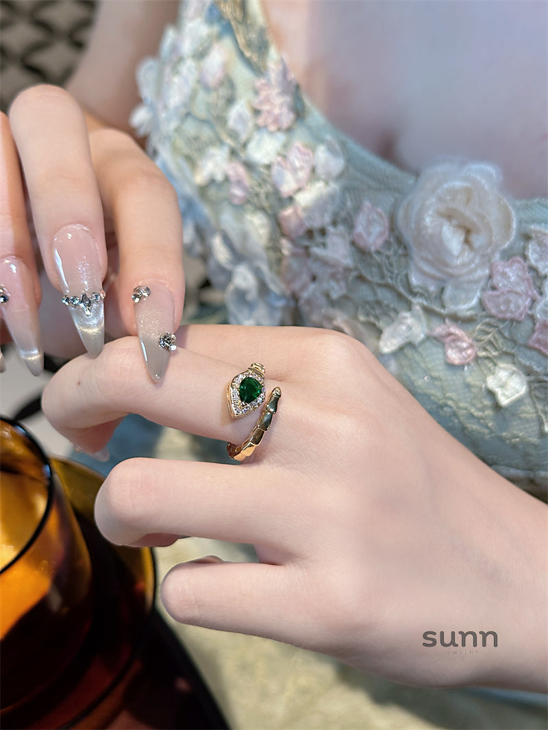 Hailyn Emerald Snake Ring [3LLLOYJI]