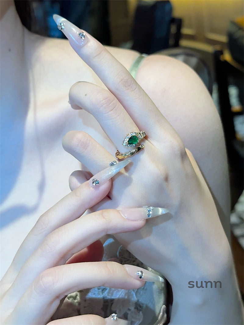 Hailyn Emerald Snake Ring [0KJKXX3Z]