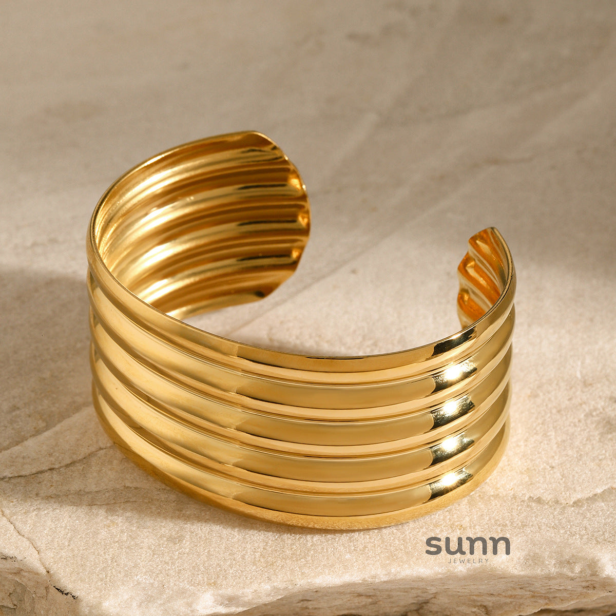 Haisley Gold Cuff Bracelet [MJ34BEM9]