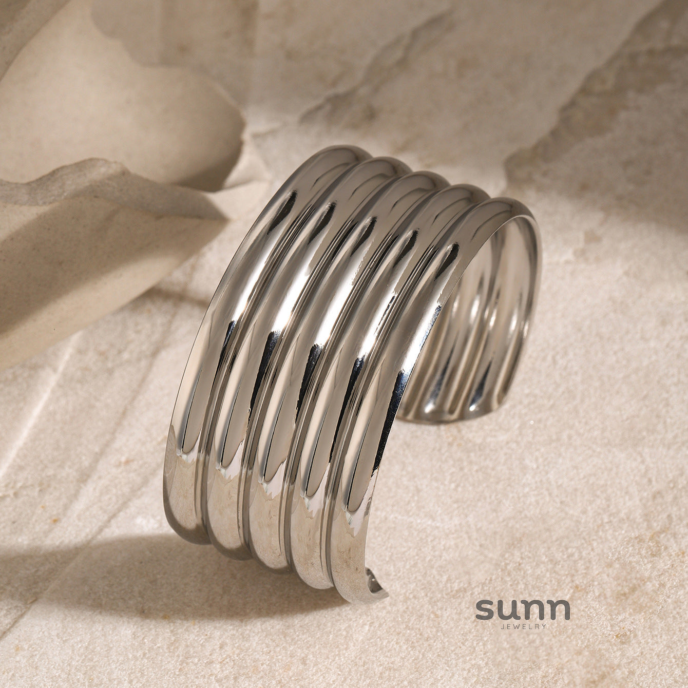 Haisley Gold Cuff Bracelet [XDGU2TKG]