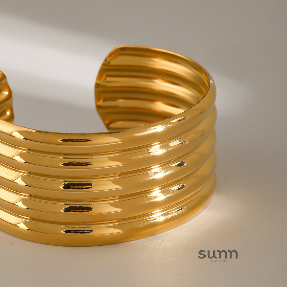Haisley Gold Cuff Bracelet [W29RNAEF]
