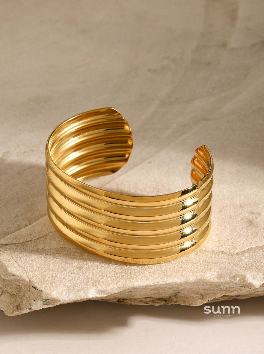 Haisley Gold Cuff Bracelet [TGY5IF0A]