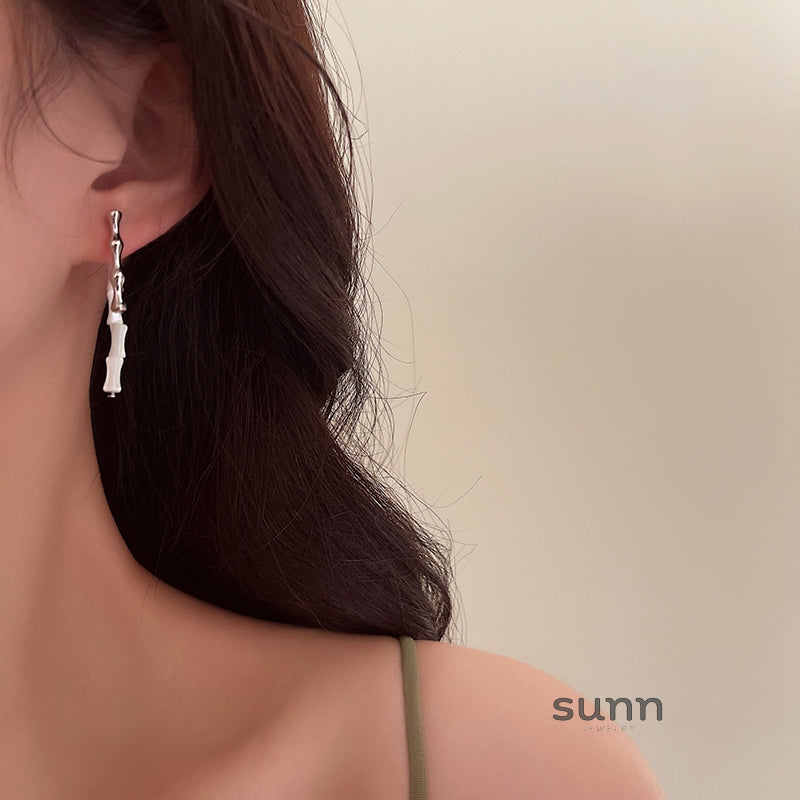 Hajar White Jade Bamboo Earrings [48JQGY9U]