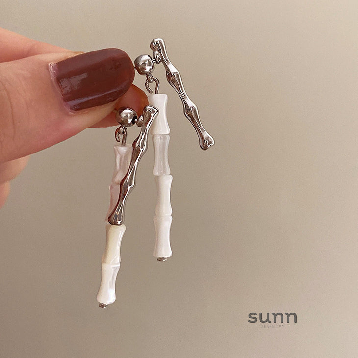 Hajar White Jade Bamboo Earrings [D65DWRHL]