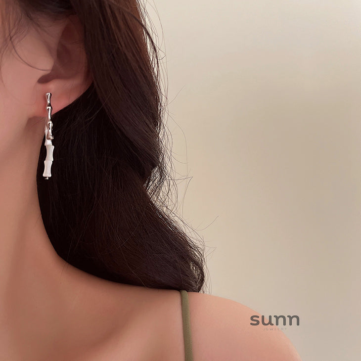 Hajar White Jade Bamboo Earrings [WH10RNVI]