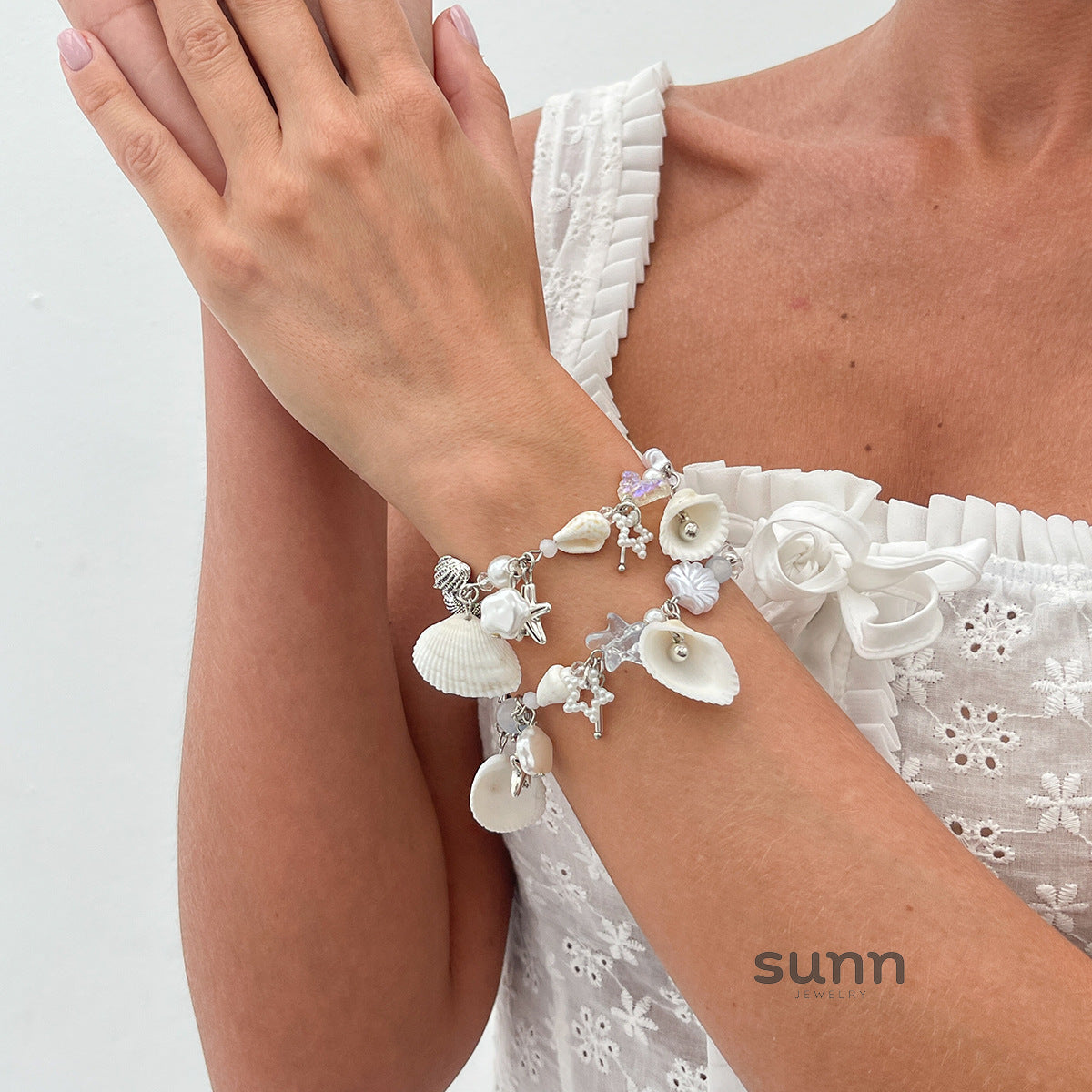 Hajra Dainty Shell Charm Bracelet [YWL8WDVY]