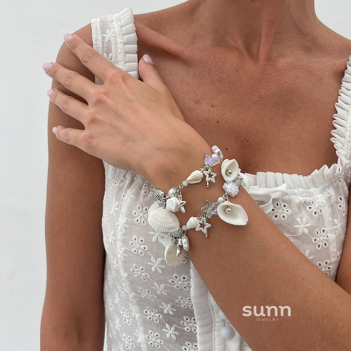 Hajra Dainty Shell Charm Bracelet [PB1P44O0]