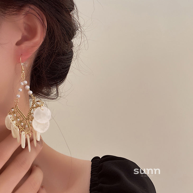 Halima Golden Shell Tassel Earrings [KWT6JXRH]