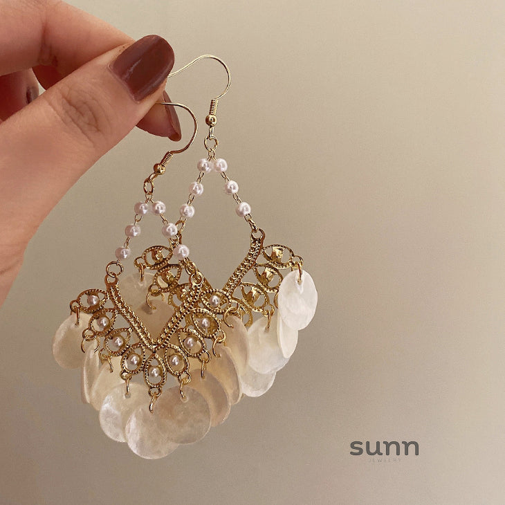 Halima Golden Shell Tassel Earrings [MJ0KTYNA]