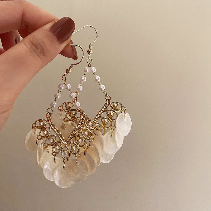 Halima Golden Shell Tassel Earrings [GJHSIYQ5]