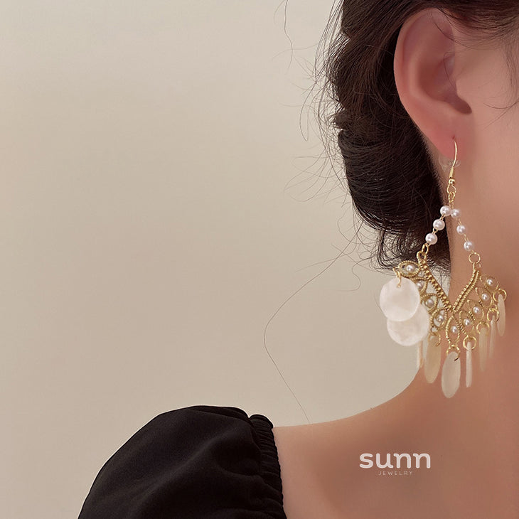 Halima Golden Shell Tassel Earrings [73OWN6S9]