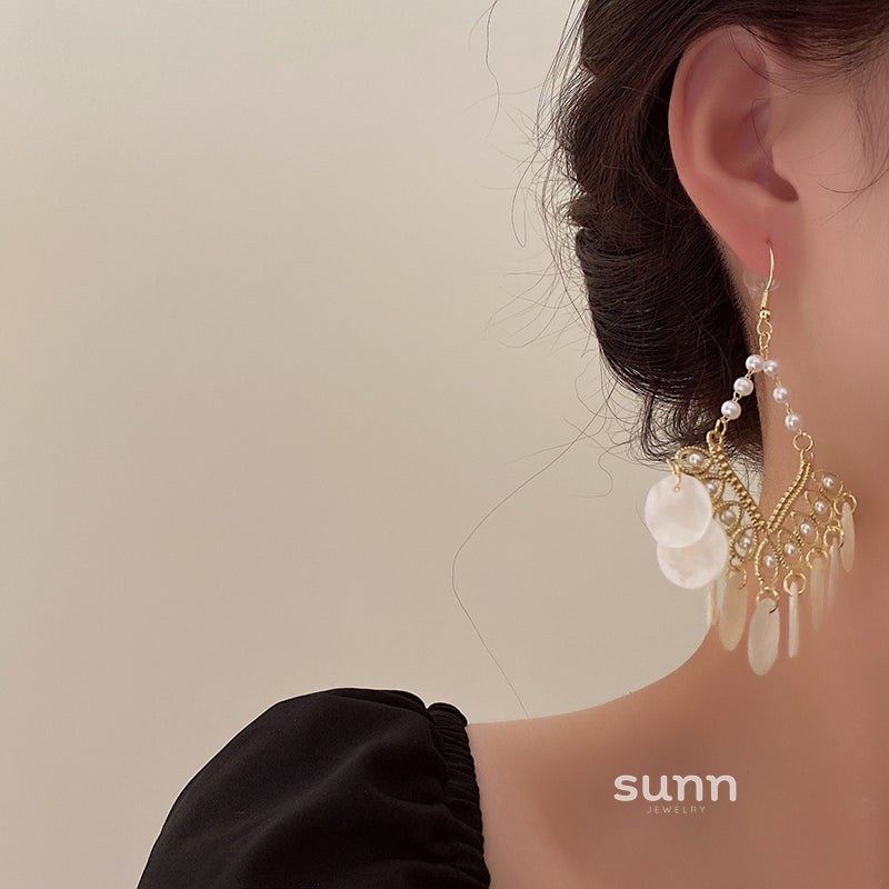 Halima Golden Shell Tassel Earrings [A6MXYQQD]