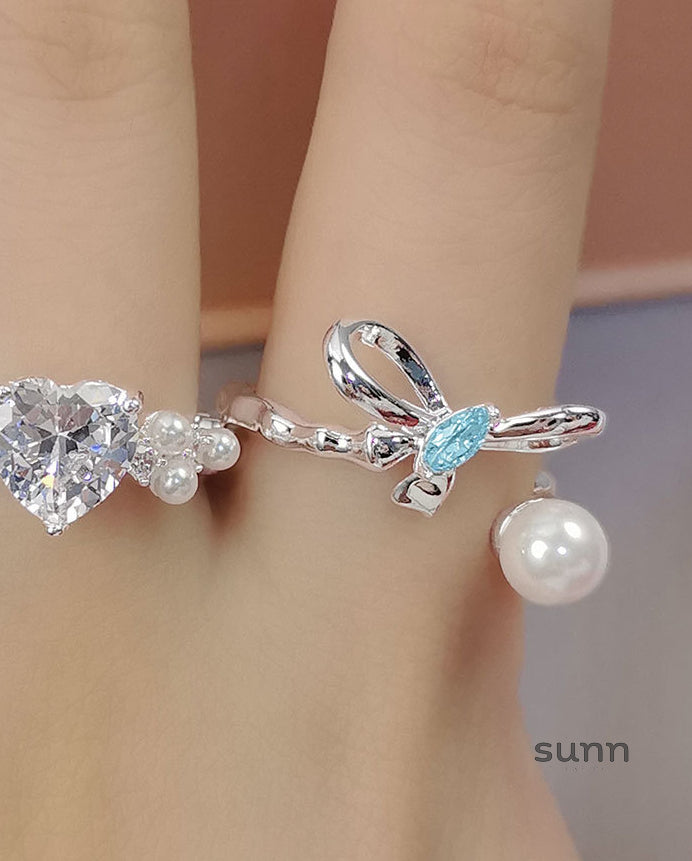 Hallie Delicate Bow Ring [1RI8YM68]
