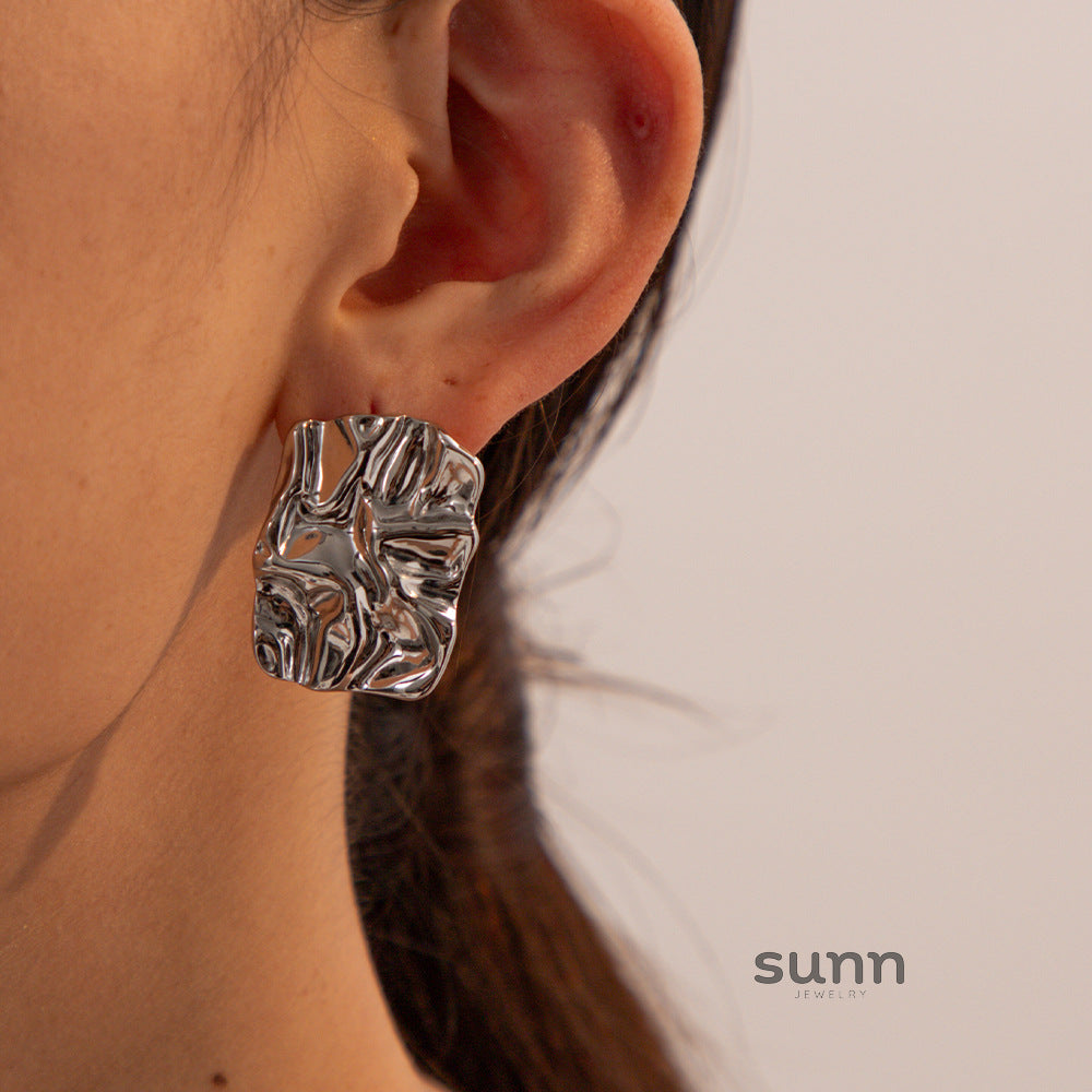 Harini Square Pleated Stud Earrings [EK9KVK6W]