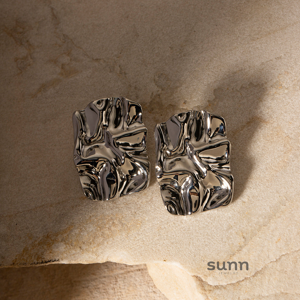 Harini Square Pleated Stud Earrings [8ABLJB1N]