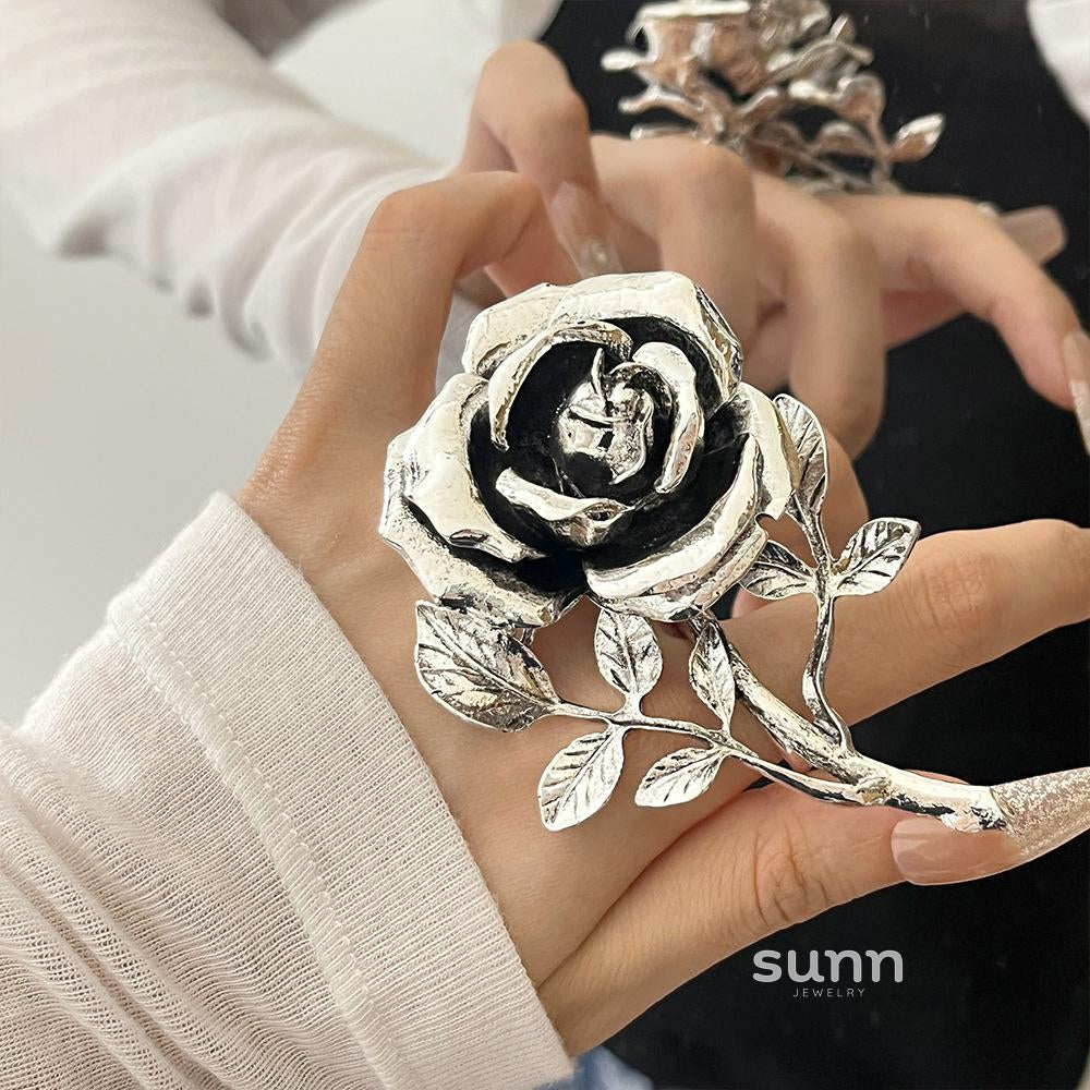 Harini Statement Rose Ring [QBLXZ3IN]