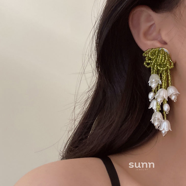 Harlan Floral Tassel Earrings [RP87XLIU]
