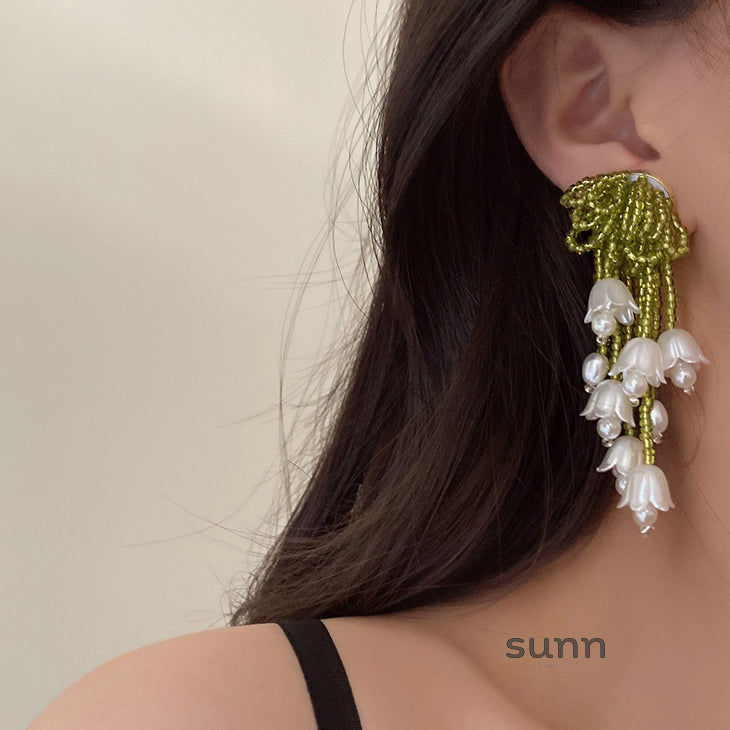 Harlan Floral Tassel Earrings [DJVNP29J]