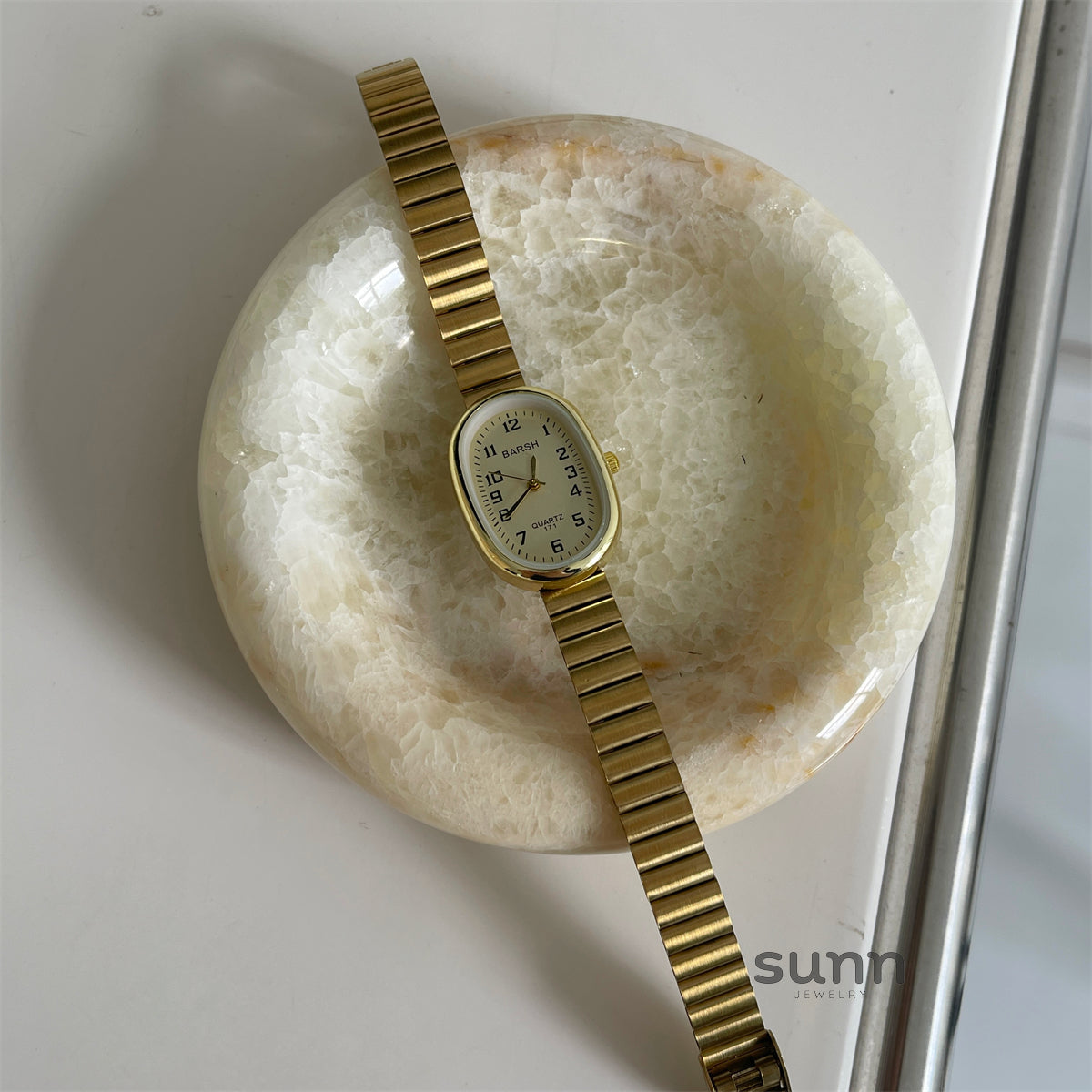 Harlan Retro Oval Watch [DT471LX2]