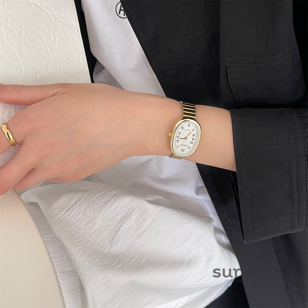 Harlan Retro Oval Watch [XPQUHE3Y]
