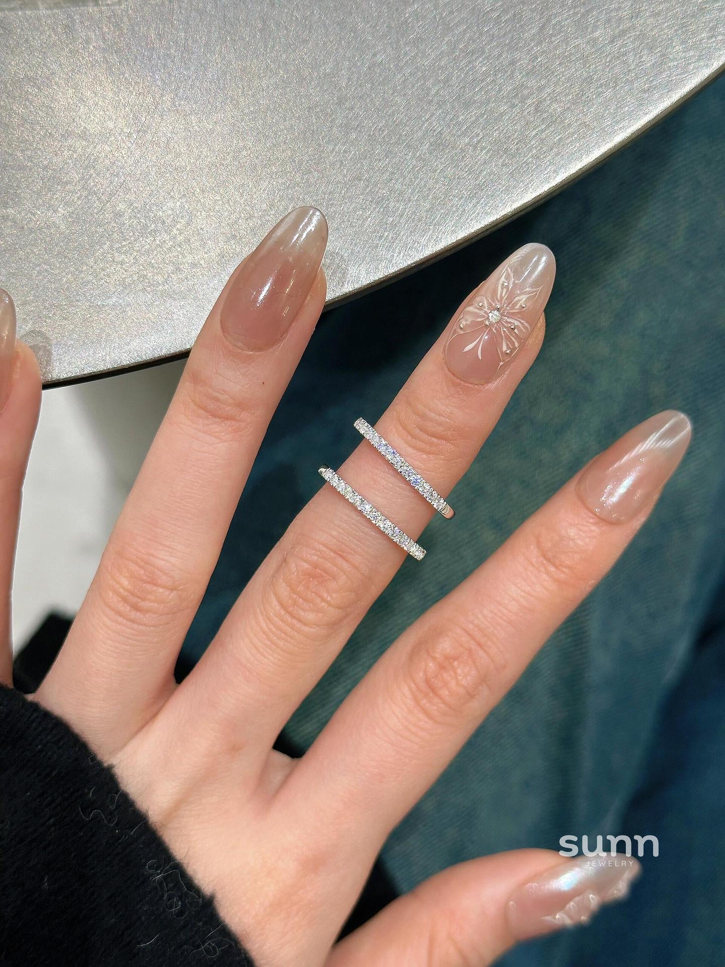 Harlem Dainty Pave Band Ring [TJOQ39RU]