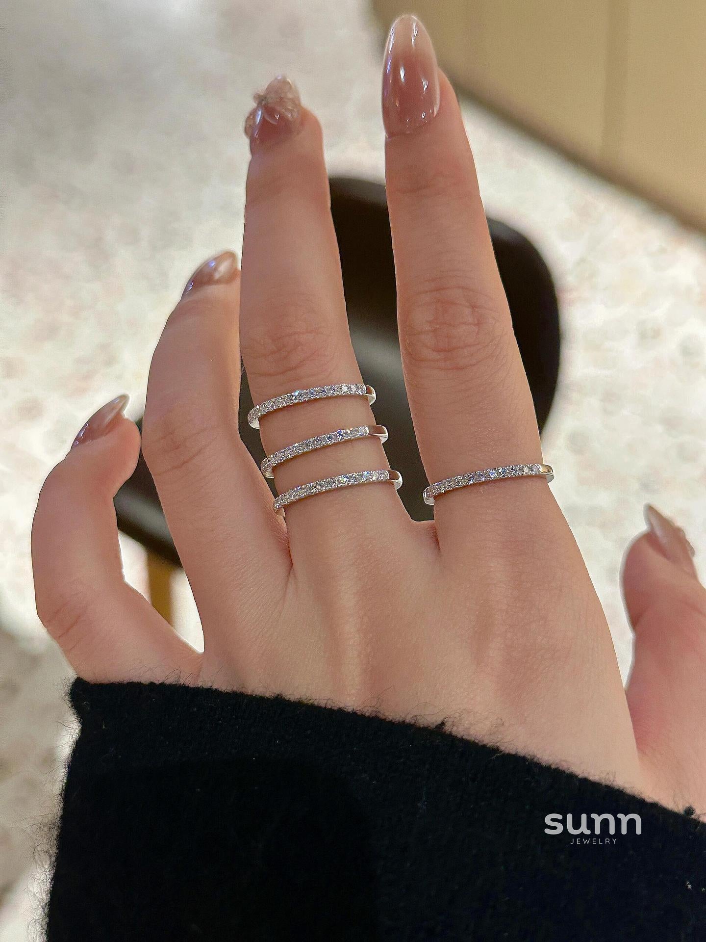 Harlem Dainty Pave Band Ring [AAQ9NA75]
