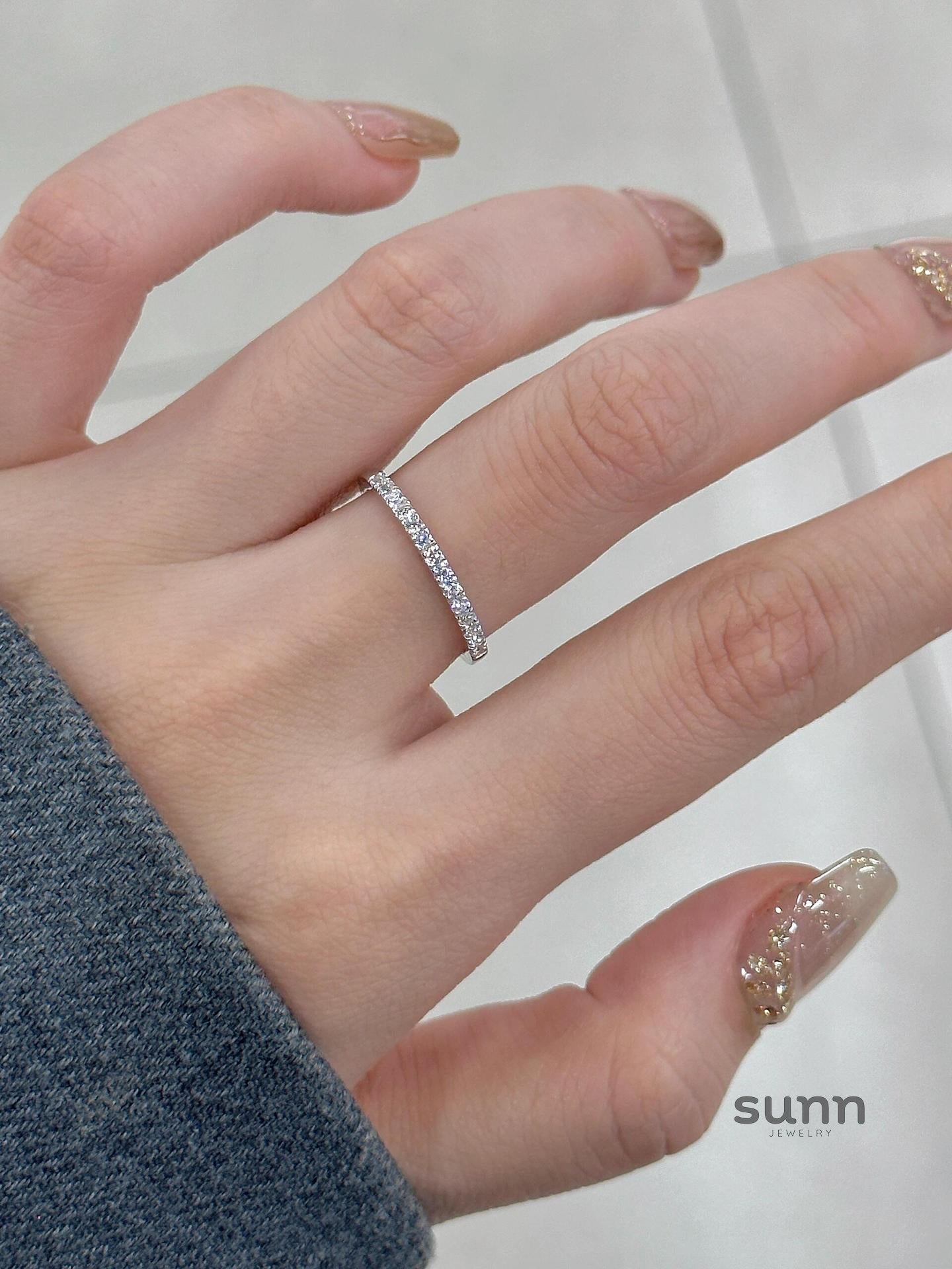 Harlem Dainty Pave Band Ring [VWZ1L7U7]