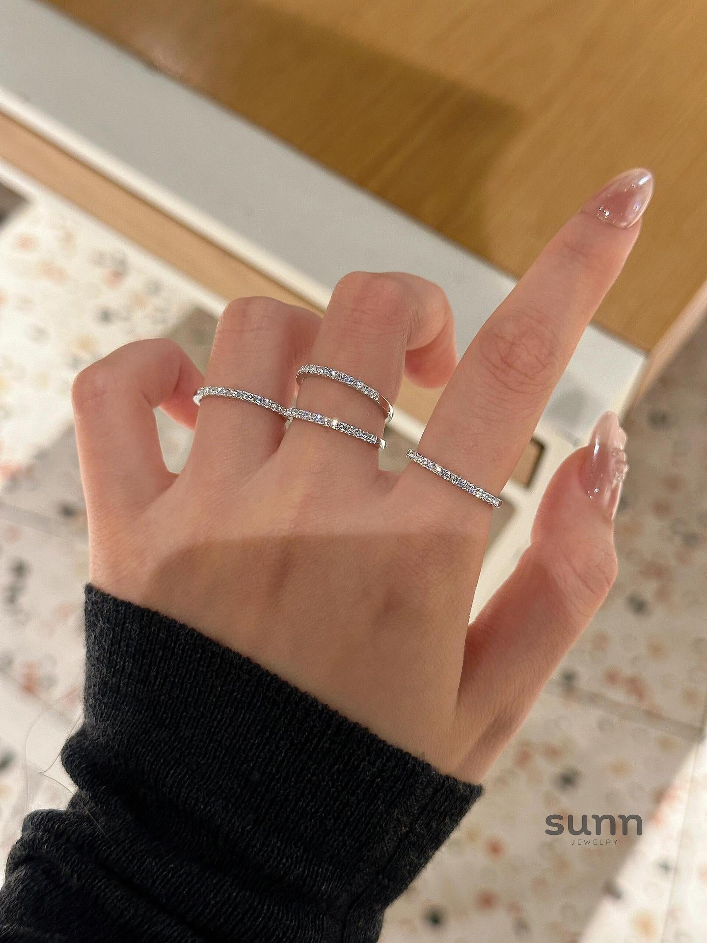 Harlem Dainty Pave Band Ring [EQJHC3P1]