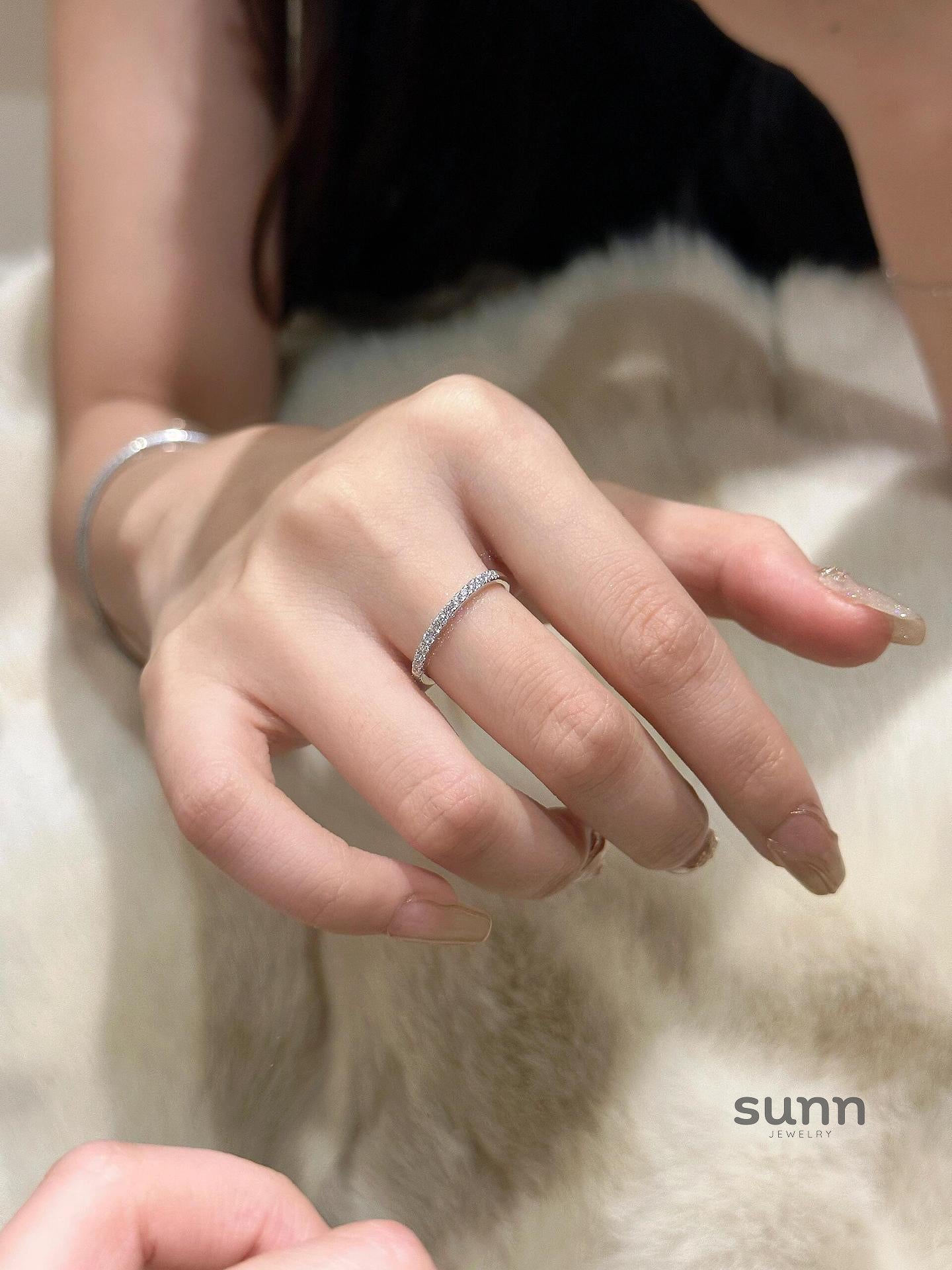 Harlem Dainty Pave Band Ring [I5BG32YO]