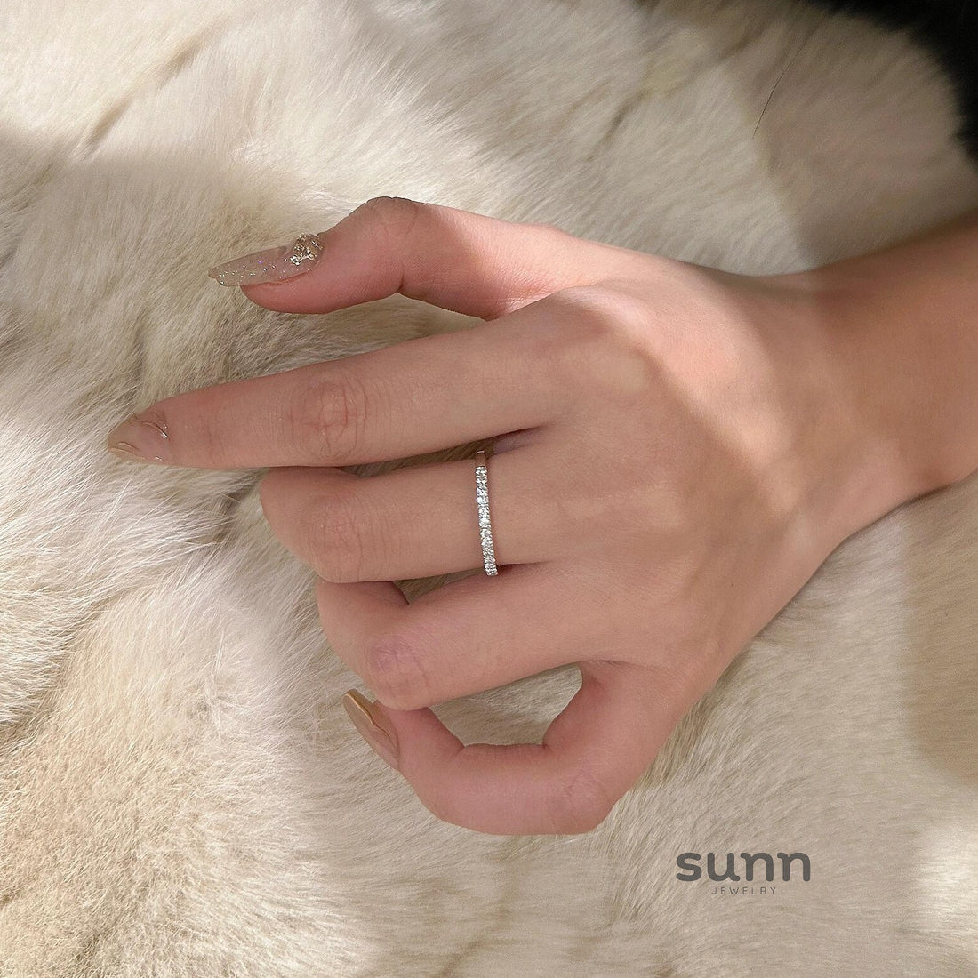 Harlem Dainty Pave Band Ring [O3I2CVCB]