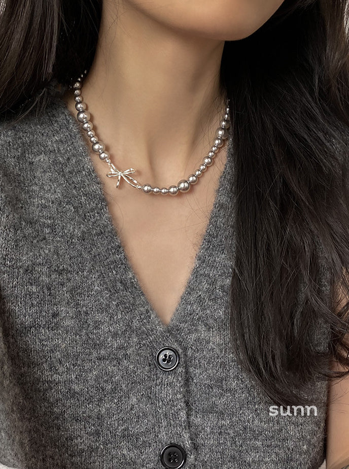 Harlo Pearl Bow Necklace [P75XEZPA]