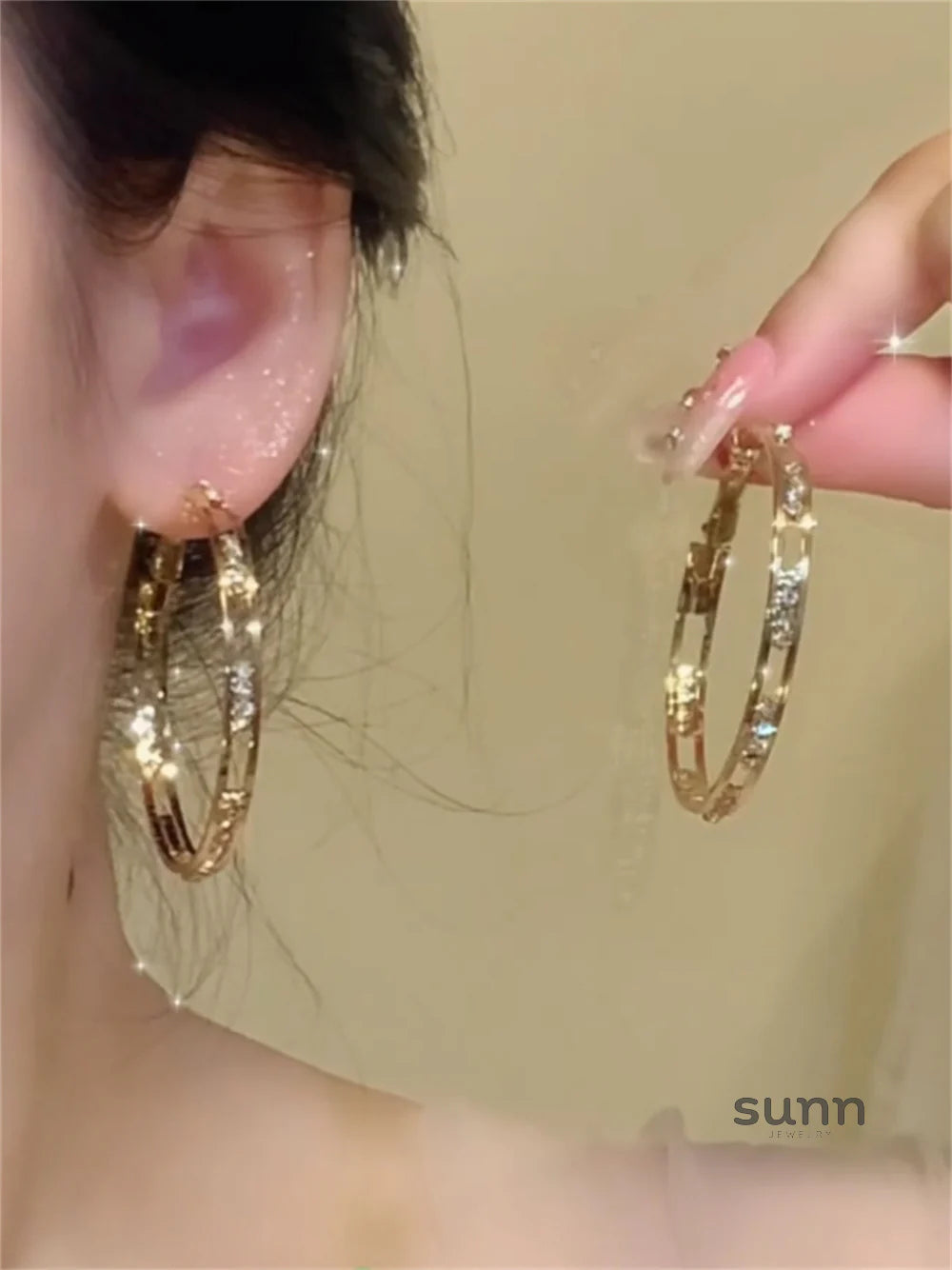 Harlym Rhinestone Butterfly Hoops