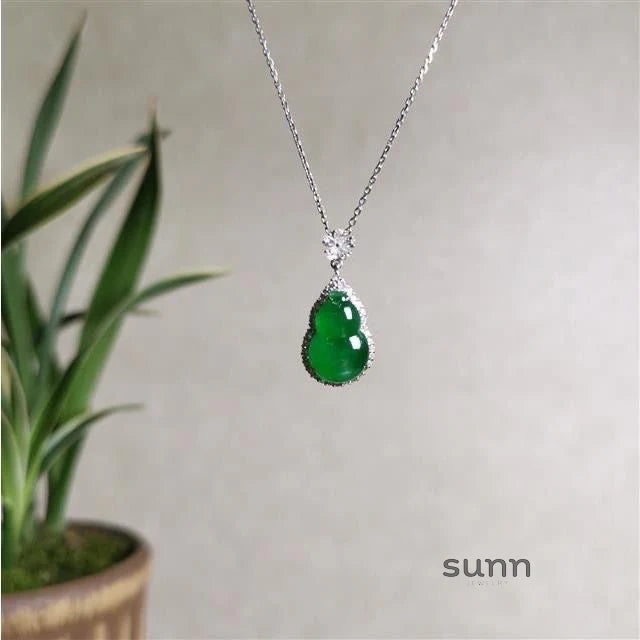 Harmonee Chalcedony Gourd Necklace