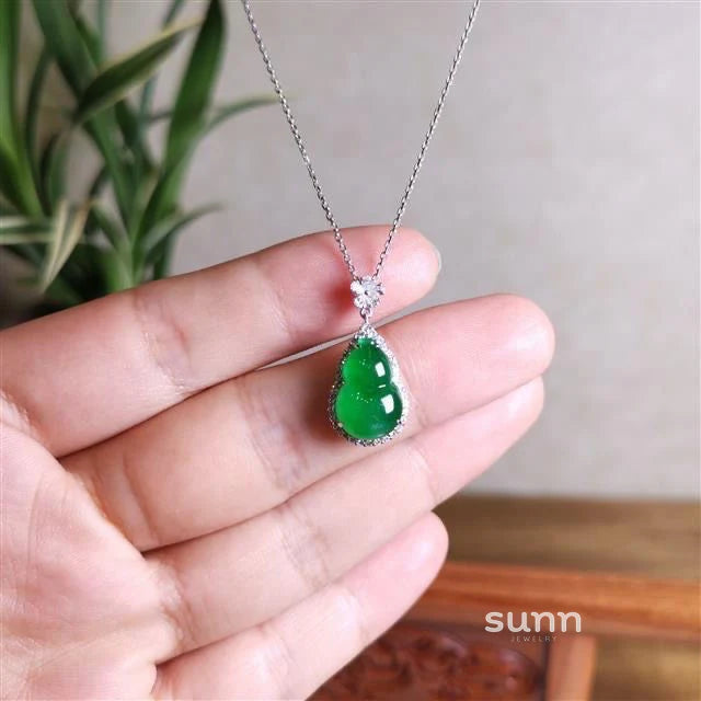 Harmonee Chalcedony Gourd Necklace