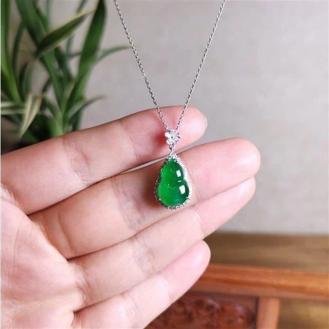 Harmonee Chalcedony Gourd Necklace